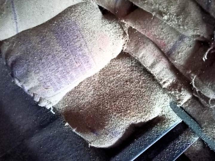 Thanjavur: Rice bundles being wasted due to lack of space at a state-owned modern rice mill தஞ்சாவூர்: அரசுக்கு சொந்தமான நவீன அரிசி ஆலையில் இடப்பற்றாகுறையால் வீணாகி வரும் அரிசி மூட்டைகள்
