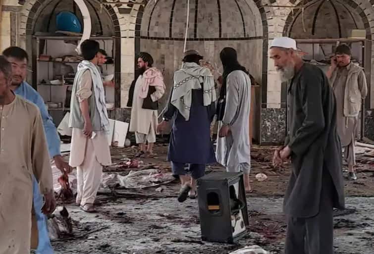 Suicide Bomber Kills Over 50 in Afghan ISIS K Claims Responsibility Afghanistan Bomb Blast: अफगाणिस्तानातील भीषण बॉम्बस्फोटाची जबाबदारी ISISनं स्वीकारली