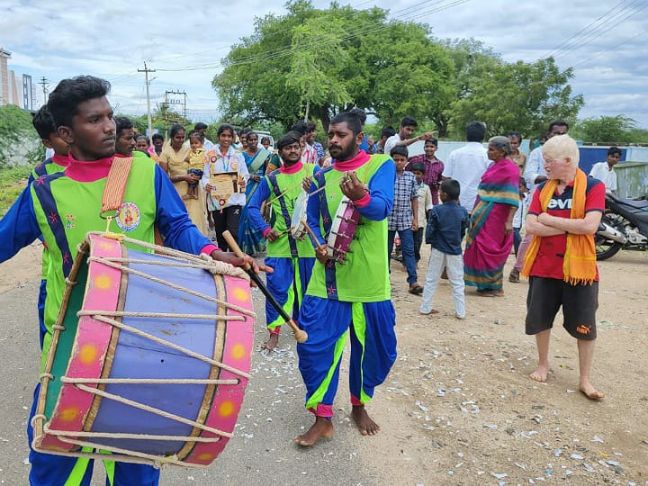 கபடி போட்டியில் தங்கம் வென்ற மாணவி: தாரை தப்பட்டை உடன் வரவேற்ற கிராம மக்கள்!