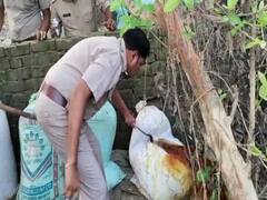 Gorakhpur News: नाव से नदी किनारे कच्‍ची शराब के ठिकानों पर आबकारी टीम का छापा, 140 लीटर अवैध कच्‍ची शराब बरामद