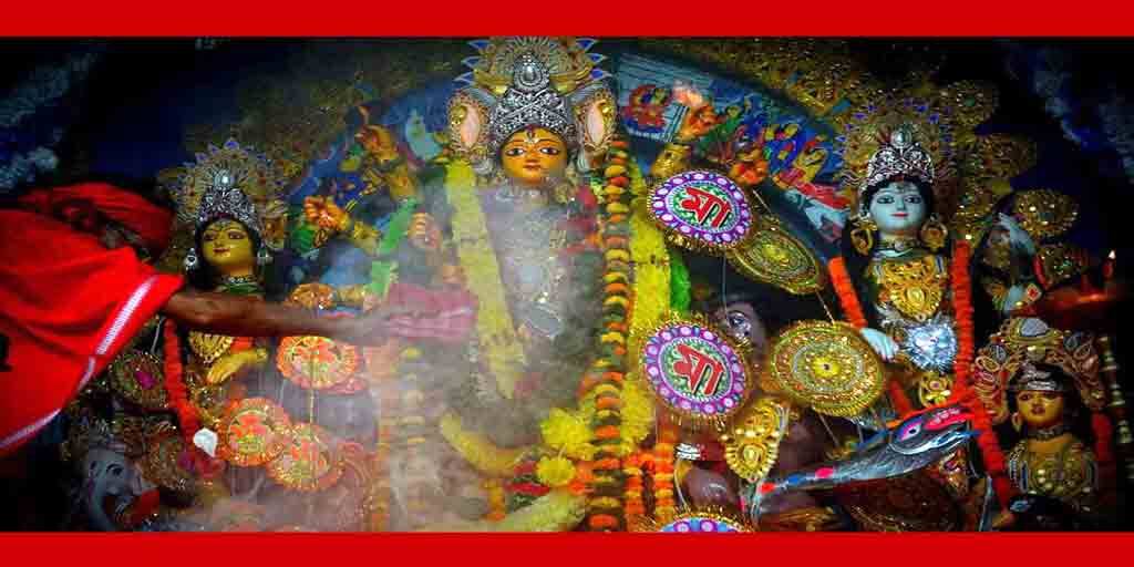 Durga Puja 2021 Special Suri Chattaraj Family Pujo Durga Puja 2021 Special : সিউড়ির চট্টরাজবাড়িতে অষ্টমীতে পুজো হয় নিঃশব্দে, বাজে না বাদ্যি