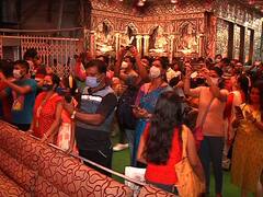 Durga Puja 2021 Special : ঠাকুর দেখতে যাওয়ার আগে কলকাতা পুলিশের এই পোস্ট পড়ে নিন !