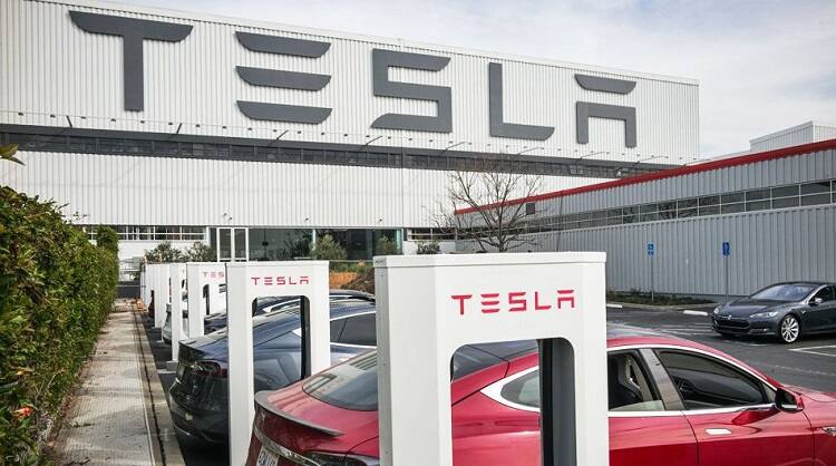 State ministers woo Elon Musk on Twitter, but have they misinterpreted Tesla's 'challenges'? Tesla Tweets :   ట్వీట్లతోనే 