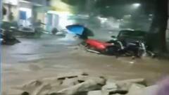 Durga Puja 2021: উৎসবের মরসুমে প্রবল বৃষ্টিতে বিপর্যস্ত নিজামের শহর হায়দরাবাদ |Bangla News