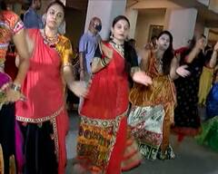 Navratri Sheri Garaba :નોરતાના બીજા દિવસે અમદાવાદમાં જામ્યો શેરી ગરબાનો રંગ, રાસની રમઝટની જુઓ તસવીરો