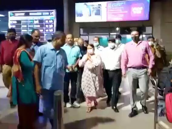 Patna News: तेजप्रताप और तेजस्वी के बीच सुलह कराने पटना पहुंचीं राबड़ी देवी! JDU और BJP पर बोला हमला Patna News: तेजप्रताप और तेजस्वी के बीच सुलह कराने पटना पहुंचीं राबड़ी देवी! JDU और BJP पर बोला हमला