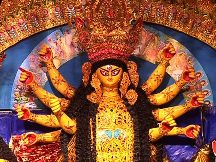 ‘বিশেষ জুরি সম্মান’ সল্টলেক আইএ ব্লক  একচালার প্রতিমা। পুজোর চারটে দিন সাংস্কৃতিক অনুষ্ঠান মাস্ট। সল্টলেক আইএ ব্লক-এ চলছে তারই শেষ মুহূর্তের প্রস্তুতি।