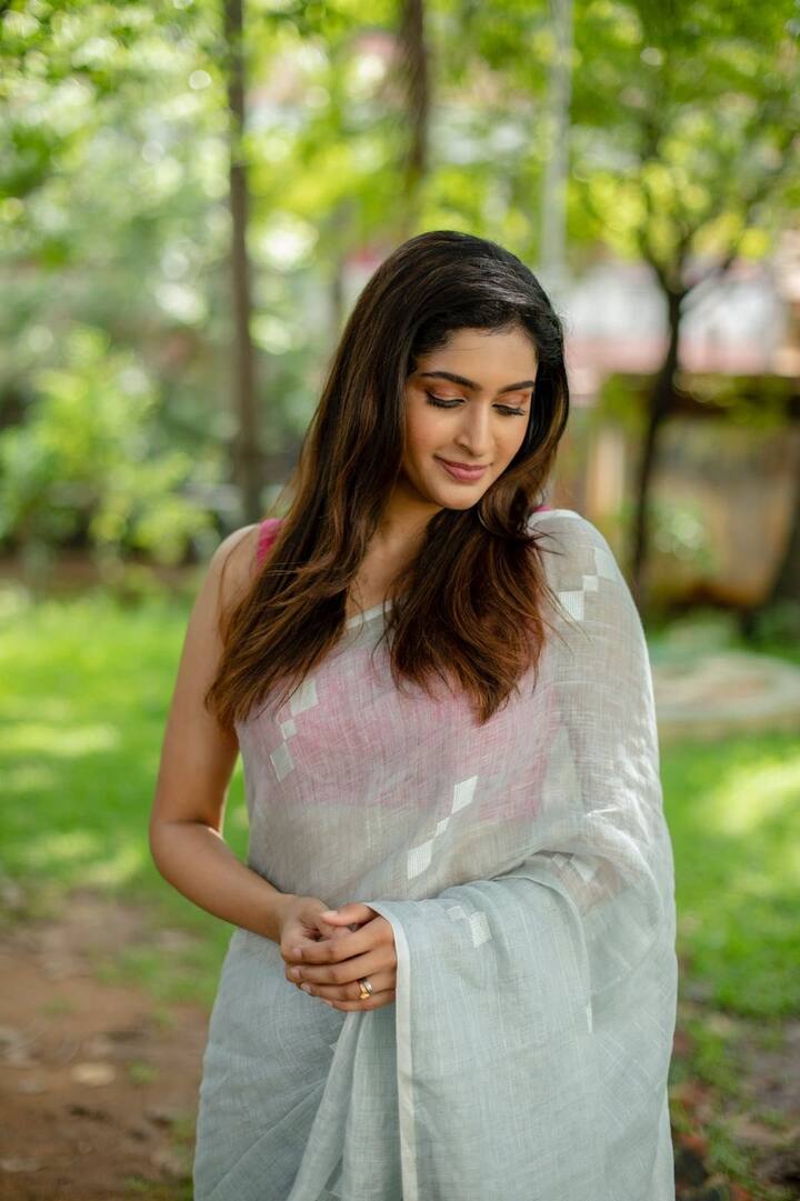 கம்பன் ஷெல்லி சேர்ந்து தான் கவிதை எழுதியது எந்தன் முன்பு வந்து தான் பெண்ணை நிற்கிறது