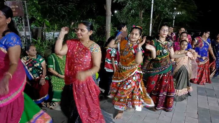 અમદાવાદની શ્રીનાથજી સોસાયટીના ગરબા એબીપી અસ્મિતામાં લાઇવ ટેલિકાસ્ટ થયા હતા