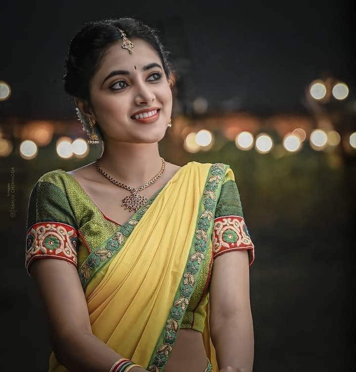 வா கொஞ்சமே நெஞ்சமே கரையுமே நெஞ்சமே அட கண்ணா பின்னா கனவோடுதான்