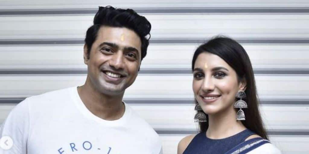 Dev posts picture on instagram rukmini maitra blesses actor দেবের করজোড়ে ছবি পোস্ট, 'আশীর্বাদ' করলেন রুক্মিণী মৈত্র