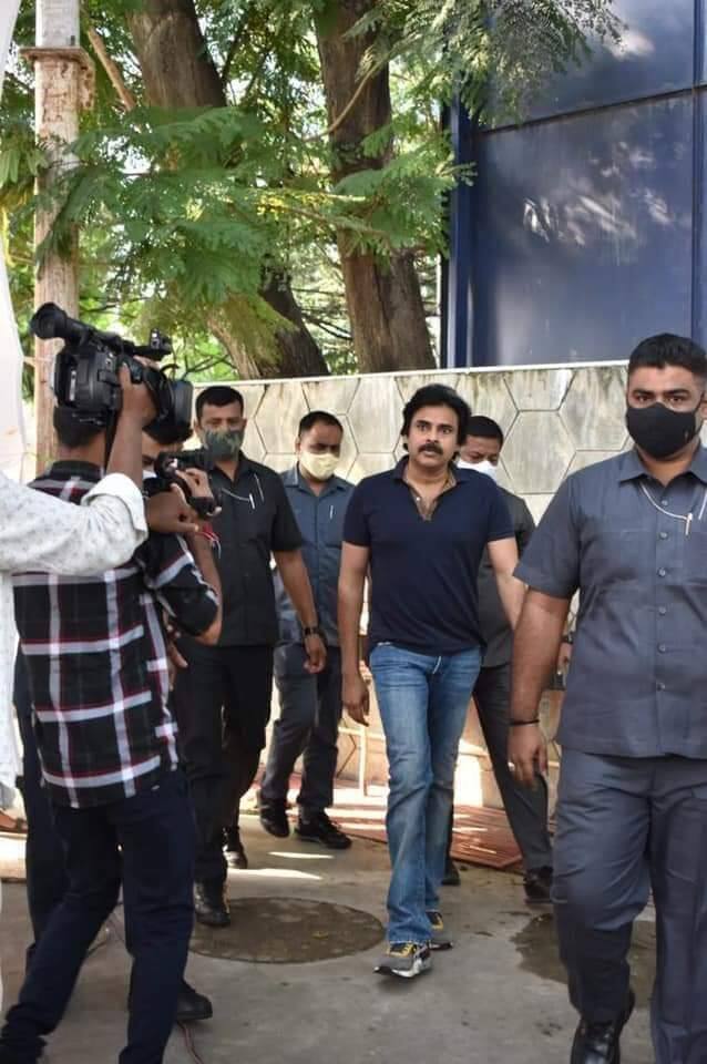 మా ఎన్నికల్లో పవర్ స్టార్ పవన్ కల్యాణ్ ఓటు వేశారు.