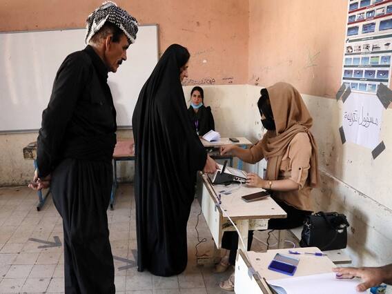 Iraq Elections: इराक में कड़ी सुरक्षा व्यवस्था के बीच हो रही है वोटिंग, 2.5 करोड़ वोटर्स तय करेंगे 3200 उम्मीदवारों का भविष्य Iraq Elections: इराक में कड़ी सुरक्षा व्यवस्था के बीच हो रही है वोटिंग, 2.5 करोड़ वोटर्स तय करेंगे 3200 उम्मीदवारों का भविष्य