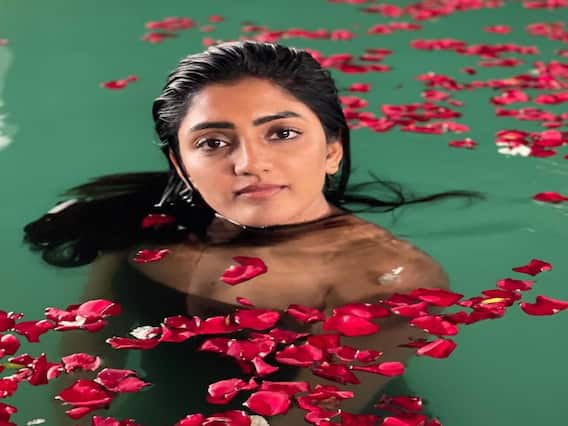 Eesha Rebba pics: நீச்சல் குளத்தில்...பூக்களுடன் மீனாக மின்னும் ஈஷா ரெப்பா...! Eesha Rebba pics: நீச்சல் குளத்தில்...பூக்களுடன் மீனாக மின்னும் ஈஷா ரெப்பா...!