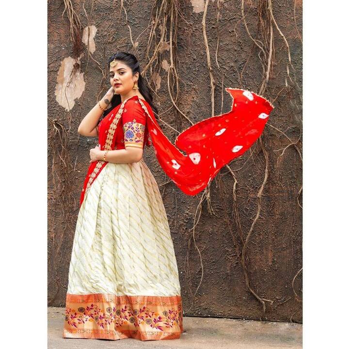 (Photo Courtesy: Instagram) రీసెంట్ గా ఈ బ్యూటీ నటించిన 'క్రేజీ అంకుల్స్' సినిమా ప్రేక్షకుల ముందుకు వచ్చింది.