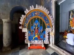 Durga Puja 2021: মূর্তি নেই, পটেই পুজো, রীতি মেনে উৎসবের আয়োজন বর্ধমানের রাজপরিবারে