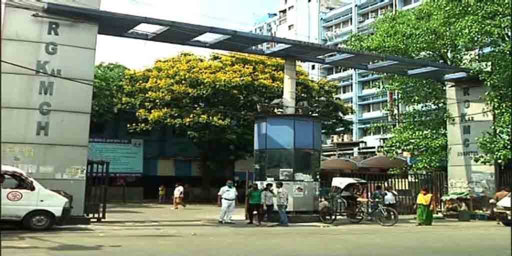 Student Agitation: অব্যাহত পড়ুয়াদের অনশন-আন্দোলন, হাসপাতাল থেকে বেরিয়ে ছুট অধ্যক্ষের R G Kar Hospital Continuing hunger strike of students, principal rushed out from hospital Student Agitation: অব্যাহত পড়ুয়াদের অনশন-আন্দোলন, হাসপাতাল থেকে বেরিয়ে ছুট অধ্যক্ষের