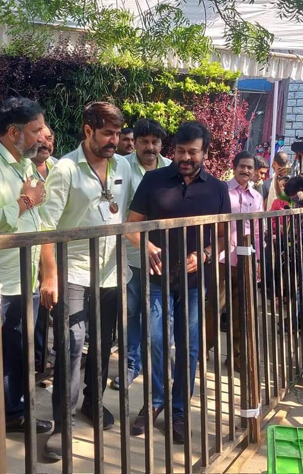 మెగాస్టార్ చిరంజీవి కూడా తన ఓటును వేశారు. అయితే తన అంతరాత్మ ప్రబోధానికి అనుగుణంగా ఓటు వేశానని చిరంజీవి చెప్పారు.