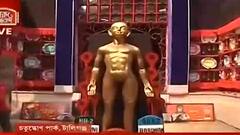 Durga Puja 2021: মানচিত্র না মেনে পরিযায়ী শ্রমিকদের হেঁটে চলার কাহিনী টালিগঞ্জ চতুষ্কোণ পার্কের পুজো মণ্ডপে। Bangla News