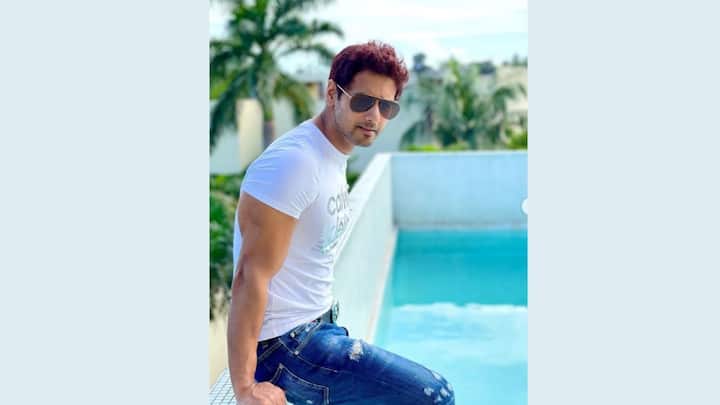 'গ্যাংস্টার' ছবি দিয়ে টলিউডে বড় পর্দায় আত্মপ্রকাশ হয় যশ দাশগুপ্তের।