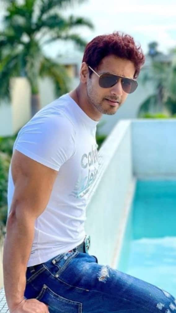 ব্যক্তিগত জীবনে যশ দাশগুপ্তর সঙ্গে কার কার সম্পর্কের কথা শোনা গিয়েছে?