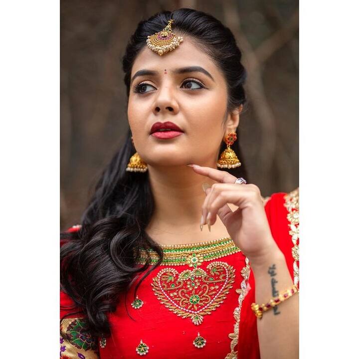 (Photo Courtesy: Instagram) ఈ ఫొటోల్లో ఆమె క్యూట్ లుక్స్ కి ఆడియన్స్ ఫిదా అవుతున్నారు.