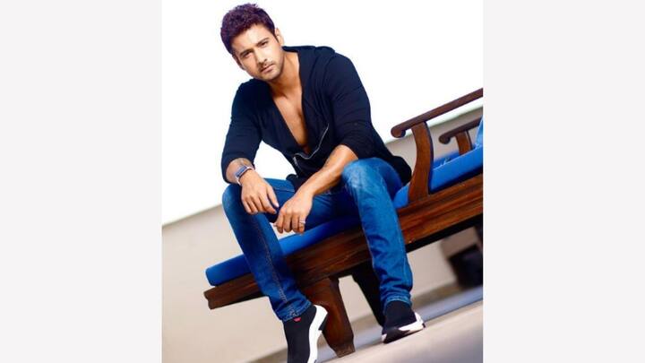 এই ছবিতে তাঁর বিপরীতে দেখা গিয়েছে মিমি চক্রবর্তীকে।