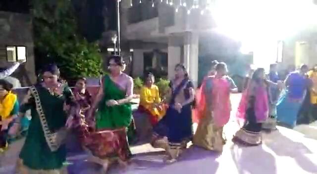 ગાંધીનગરની સોસાયટીના ગરબા એબીપી અસ્મિતા પર લાઇવ ટેલિકાસ્ટ થયા હતા