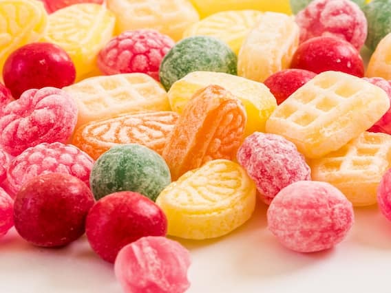 Sweets: తీపి పదార్థాలు ఎక్కువగా తింటే ఏమవుతుందో తెలుసా... Sweets: తీపి పదార్థాలు ఎక్కువగా తింటే ఏమవుతుందో తెలుసా...