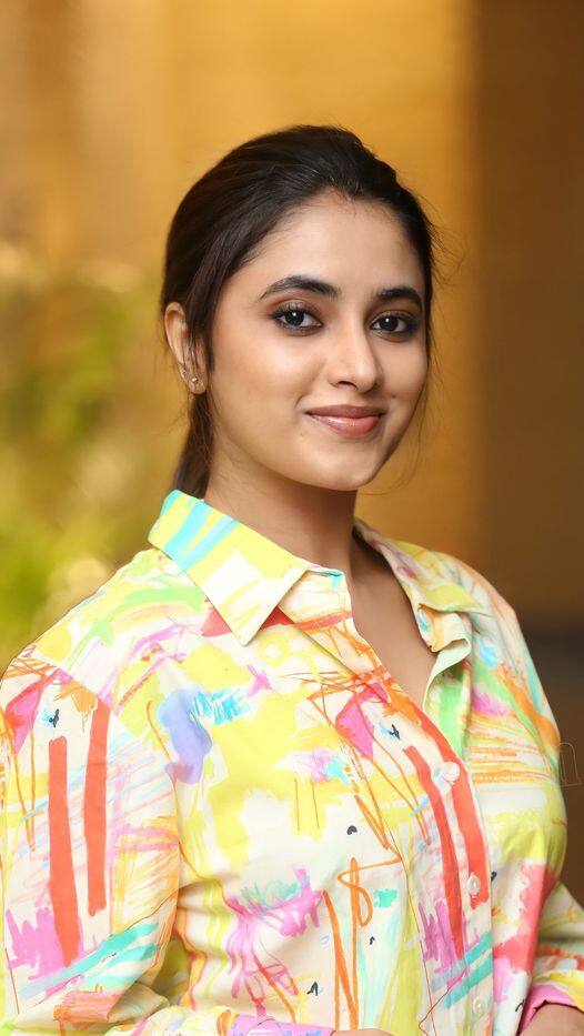 ஐயோ நெஞ்சமே நெஞ்சமே என் நெஞ்சமே கரையுமே கலையுமே