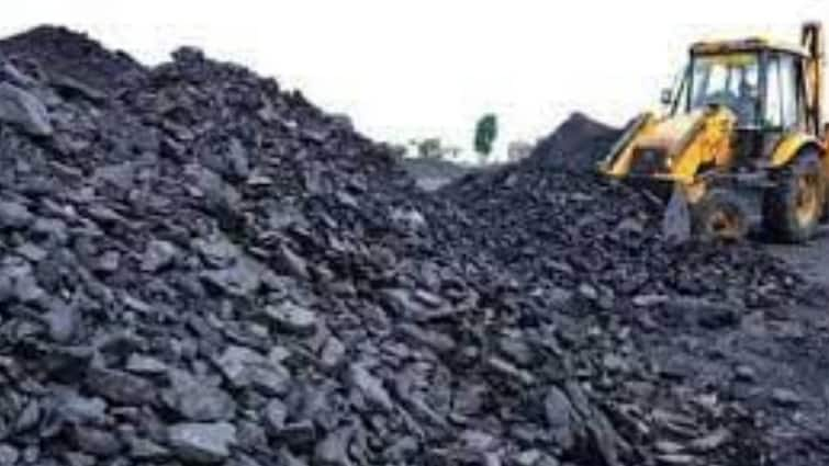 Many states did not pay the dues of Coal India, the figure reached beyond 20 thousand crores Power Crisis: कई हजार करोड़ के कर्ज में है यूपी, नहीं चुका रहा Coal India का बकाया, जानें बाकी राज्यों का हाल