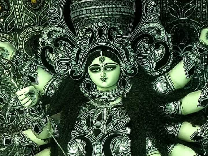 ‘বিশেষ জুরি সম্মান’ লাহা কলোনি বিবেক সঙ্ঘ  ৭১ তম বর্ষে দমদমের লাহা কলোনি বিবেক সঙ্ঘের এবারের থিম আঁধারে আলো।