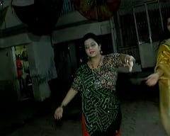 અમદાવાદમાં શેરી ગરબાની જમાવટ, ચોથા નોરતે ખેલૈયાઓ રાસની મચાવી ધૂમ, જુઓ મનમોહક તસવીરો