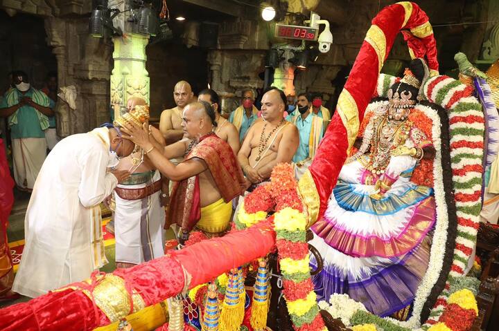 బ్రహ్మోత్సవాల  సందర్భంగా మోహిని అవతారం లో దర్శనమిచ్చిన మలయప్ప స్వామి