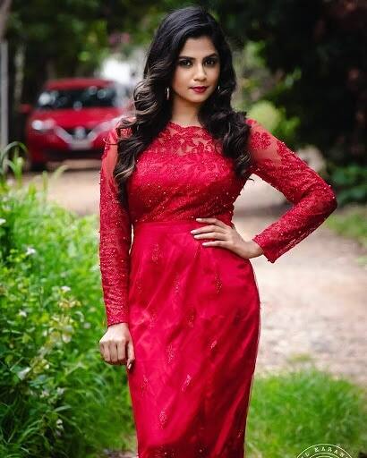 కన్నడలో ఓ సినిమాలో హీరోయిన్ గా నటించిన  రక్షగౌడ్