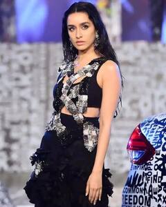 ફેશન શૉમાં શ્રદ્ધા કપૂરએ બતાવ્યો જલવો, એક્ટ્રેસનો ગ્લેમરસ લૂક જોઇને બધા રહી ગયા દંગ, જુઓ તસવીરો.....