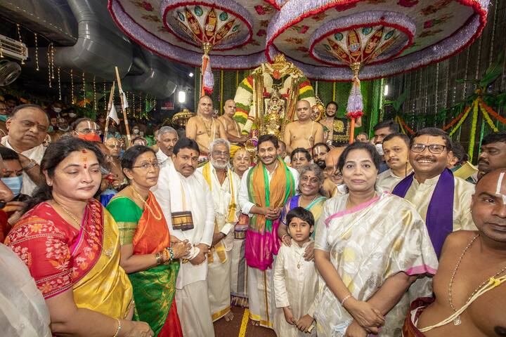 గరుడ సేవలో పాల్గొన్న సీఎం జగన్