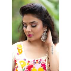 Anchor Sreemukhi Photos: దసరా సందడికి బుల్లితెర రాములమ్మ రెడీ