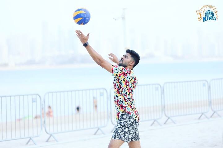 IPL 2021 : आयपीएलच्या यंदाच्या हंगामात भारतीय खेळाडूंनी जबरदस्त कामगिरीचं प्रदर्शन केलं आहे. सर्वाधिक धावा करणाऱ्या खेळाडूंच्या यादीत पहिल्या पाचमध्ये तीन भारतीय खेळाडू असून गोलंदाजांच्या यादीत पहिले पाच भारतीय खेळाडूच आहेत. (Photo:@ruutu.131/IG)