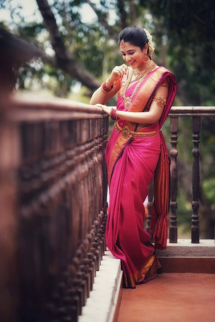 கூந்தலுக்குள்ளே ஒரு வீடு கட்டுங்கள் காதலுக்குள்ளே கிடையாது சட்டங்கள்