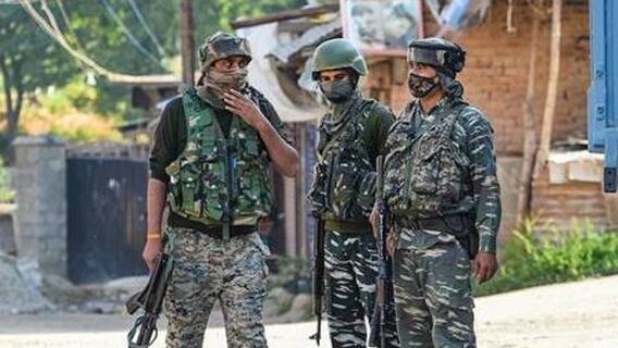 Kashmir के Bandipora में नागरिकों की हत्या से जुड़ा एक आतंकी ढेर, encounter अब भी जारी