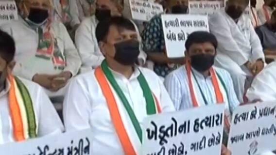 અમદાવાદઃ લખીમપુરની ઘટનાના વિરોધમાં કોંગ્રેસે મૌનવ્રત રાખી કર્યો વિરોધ