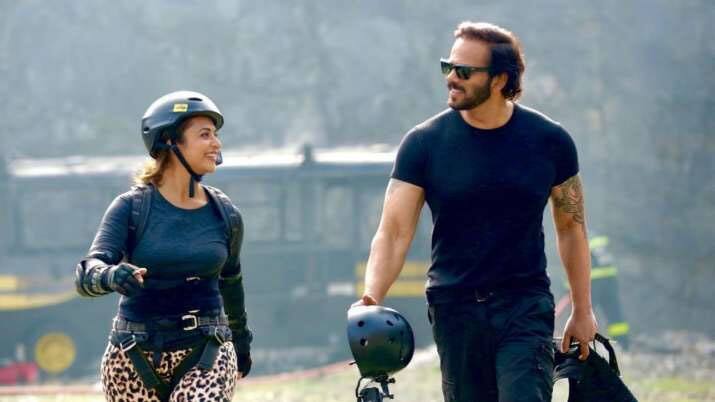 दिव्यांका त्रिपाठी को शो का विनर ही माना जा रहा था लेकिन फिनाले टास्क में वो थोड़ा सा पीछे रह गईं और बाजी मार ले गए अर्जुन बिजलानी. हालांकि बिना विनर बने भी खतरों के खिलाड़ी 11 से दिव्यांका ने अच्छी खासी कमाई की है. उन्होंने इस शो में 2 करोड़ रपये कमाए हैं. (फोटो – सोशल मीडिया)