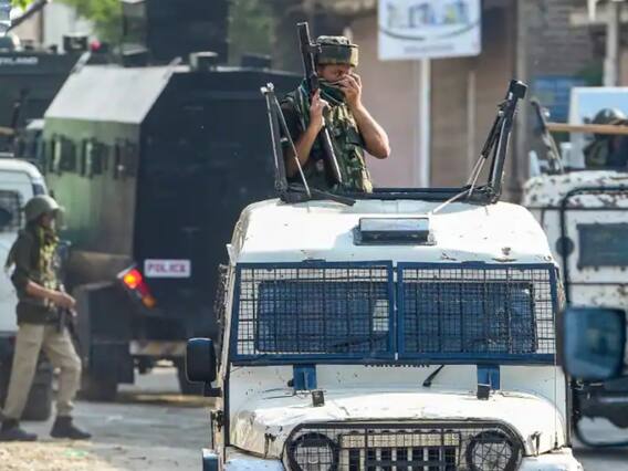 Shopian Encounter: जम्मू कश्मीर के शोपियां में मुठभेड़, दो से तीन आतंकी घिरे Shopian Encounter: जम्मू कश्मीर के शोपियां में मुठभेड़, दो से तीन आतंकी घिरे