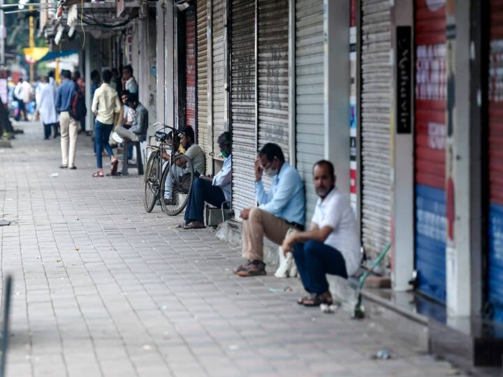 Mumbai: Shops closed in Dadar as the Congress-Shiv Sena-NCP alliance called a bandh in Maharashtra to protest against the Lakhimpur Kheri violence that claimed the lives of 8 people including 4 farmers, in Mumbai, Monday, Oct. 11, 2021. (PTI Photo/Shashank Parade)