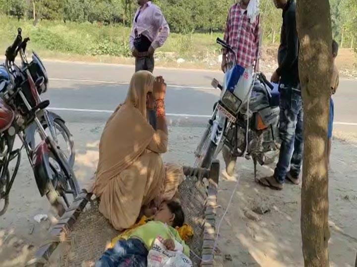 पेड़ पर ग्लूकोस की बोतल टांगकर मरीजों का इलाज, सहारनपुर से आई हैरान करने वाली तस्वीर