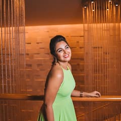 Monal Gajjar Photos: లైట్ గ్రీన్ గౌనులో అందాల మోనాల్... చూస్తే మెచ్చుకోకుండా ఉండలేరు