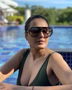 Kamya Punjabi Photos: 42 व्या वर्षीही काम्याने घातली बिकिनी, बघा तीचा सिजलिंग अंदाज