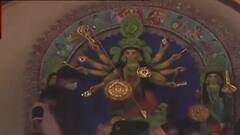 Durga Puja 2021: সন্তোষপুর লেক পল্লির মণ্ডপে উঠে এসেছে রাজবাড়ির ঠাকুরদালান| Bangla News