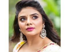 Anchor Sreemukhi Photos: దసరా సందడికి బుల్లితెర రాములమ్మ రెడీ